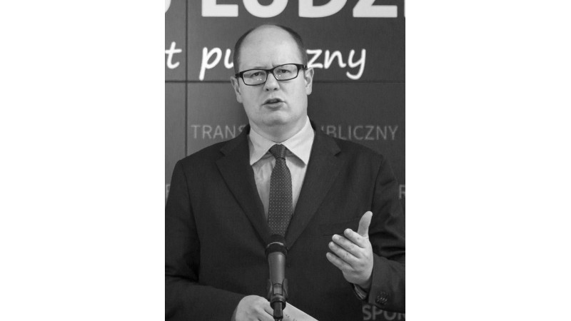 Pułtusk solidarny z Gdańskiem - flagi opuszczone do połowy
