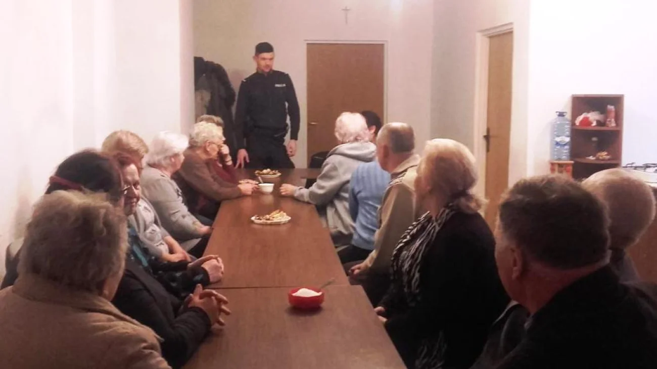 Policjanci dbają o seniorów