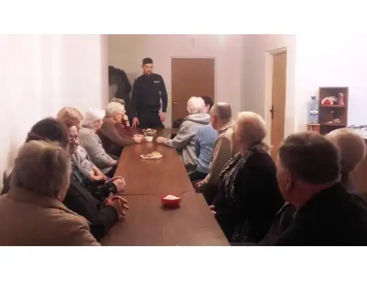 Policjanci dbają o seniorów