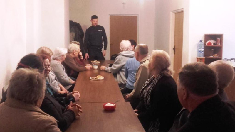 Policjanci dbają o seniorów