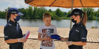 Kręci mnie bezpieczeństwo…nad wodą - pułtuscy policjanci prowadzą akcję informacyjno-edukacyjną