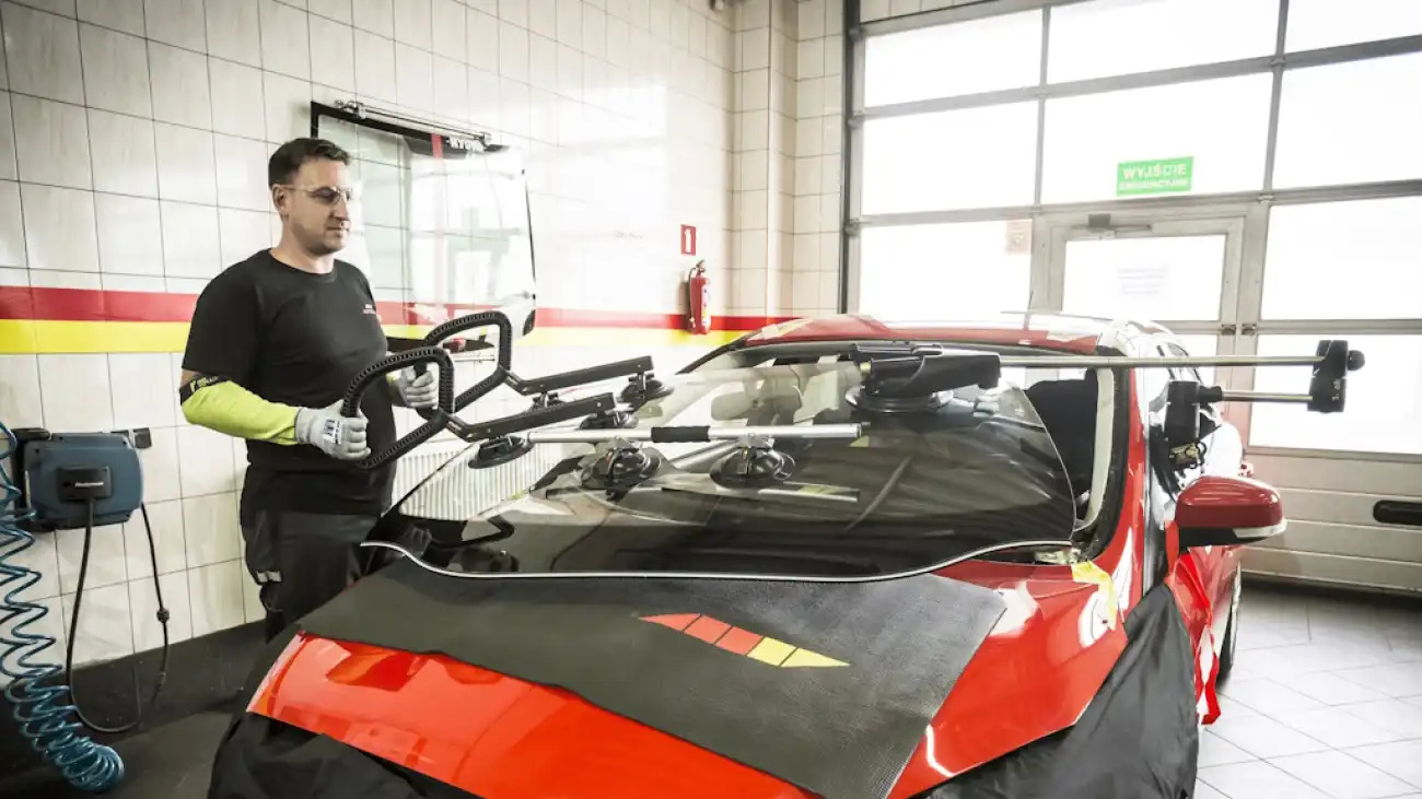 Naprawa i wymiana szyby samochodowej