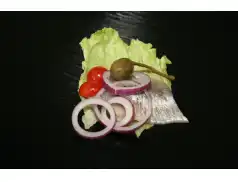 Przepis na śledzie w oleju z cebulą