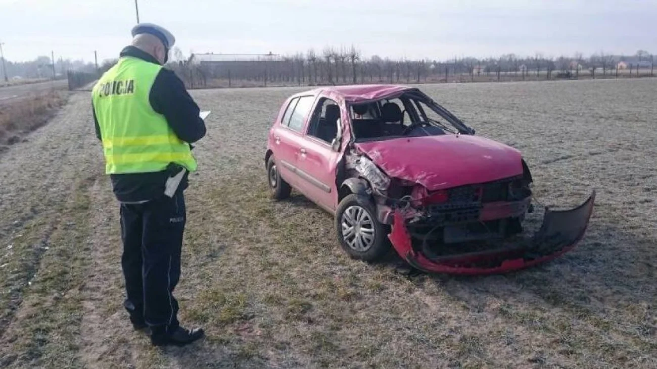 Poranny wypadek w Płocochowie, są ranni.