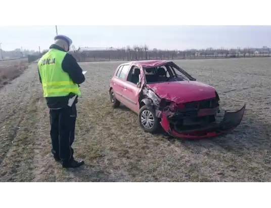 Poranny wypadek w Płocochowie, są ranni.