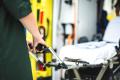 Awantura w karetce w Pułtusku. 32-latek miał zaatakować ratowników i uszkodzić ambulans
