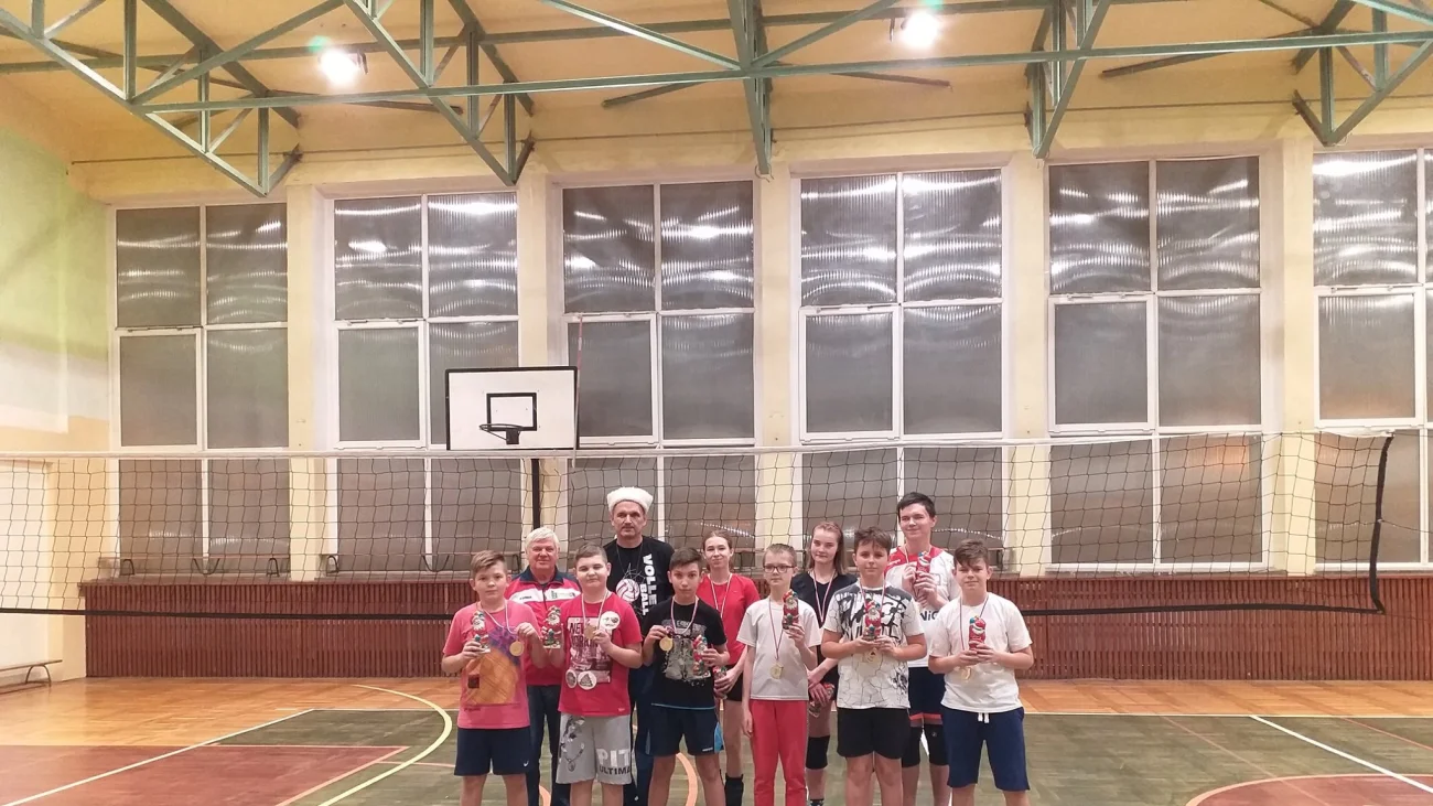 Siatkarski Turniej Mikołajkowy 2019 UKS Zrywu Pułtusk 