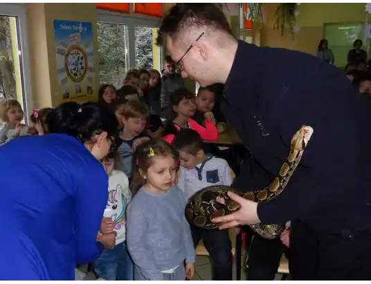 Spotkanie z gadami czyli żywa lekcja przyrody w szkole w Dzierżeninie