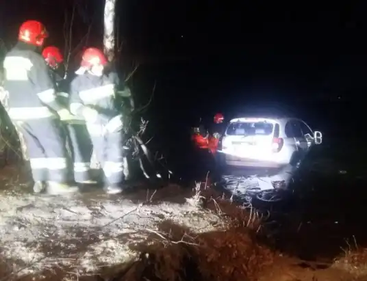 Tylko dzięki policjantom kobieta żyje.