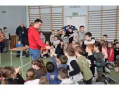 Naukowa epidemia, czary mary i alchemia - niecodzienna lekcja fizyki w szkole w Nowym Niestępowie