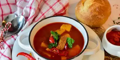 Gulasz z dyni. Jesienna rozkosz na twoim talerzu.