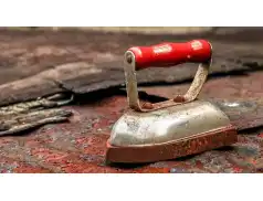 Czyścimy przypalone żelazko domowymi sposobami