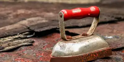 Czyścimy przypalone żelazko domowymi sposobami