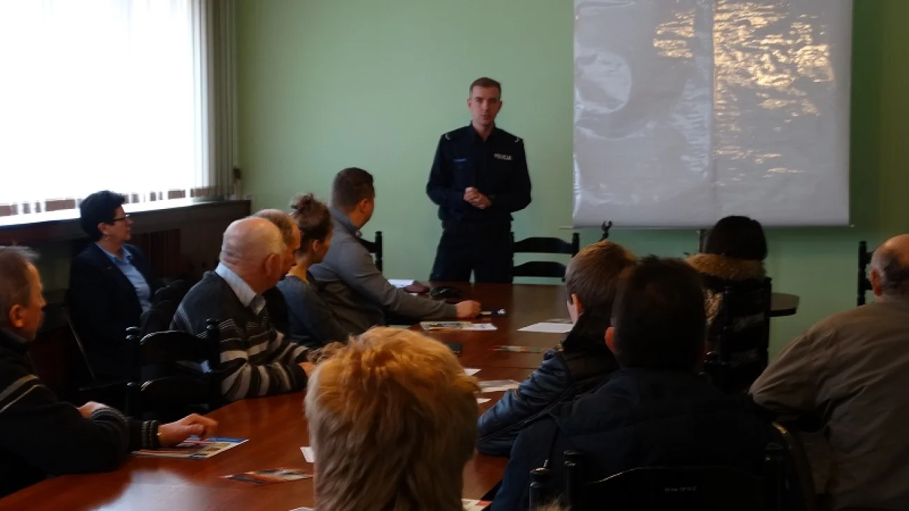 Prewencja i ostrzeganie przede wszystkim. Spotkanie policjantów z rolnikami.