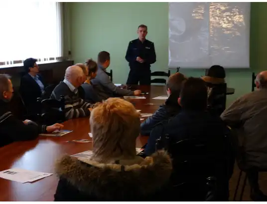 Prewencja i ostrzeganie przede wszystkim. Spotkanie policjantów z rolnikami.
