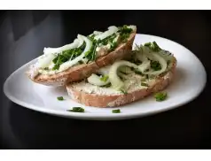 Ser topiony domowej roboty.