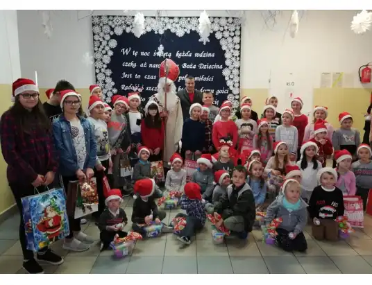 Święty Mikołaj wraz z wójtem odwiedził dzieci z gminy Obryte