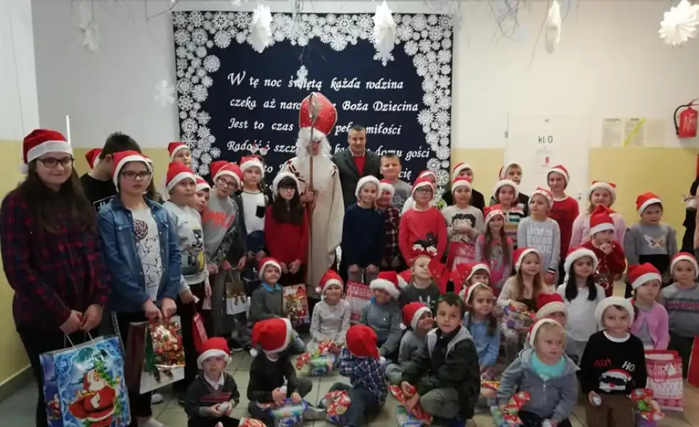 Święty Mikołaj wraz z wójtem odwiedził dzieci z gminy Obryte