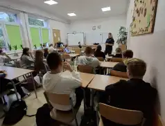 Policjantki z Komendy Powiatowej Policji w Pułtusku rozmawiały z uczniami o odpowiedzialność karnej nieletnich