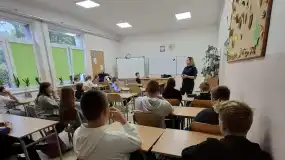 Policjantki z Komendy Powiatowej Policji w Pułtusku rozmawiały z uczniami o odpowiedzialność karnej nieletnich