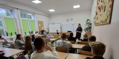 Policjantki z Komendy Powiatowej Policji w Pułtusku rozmawiały z uczniami o odpowiedzialność karnej nieletnich