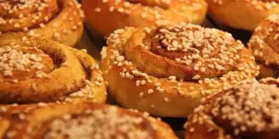 Cynamonki - przepis na szybkie bułeczki