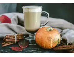 Pumpkin Spice Latte. Rozgrzewająca magia dyniowej kawy.