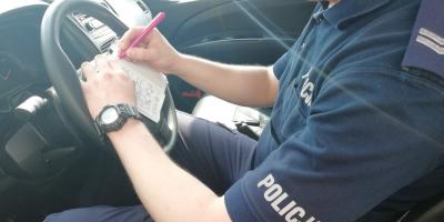 Zostanwdomu i nie bagatelizuj zagrożenia! Policja wystawia mandaty