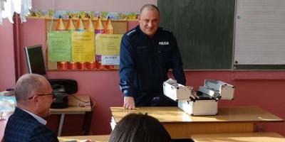 Profilaktyka uzależnień prowadzona przez policjantów