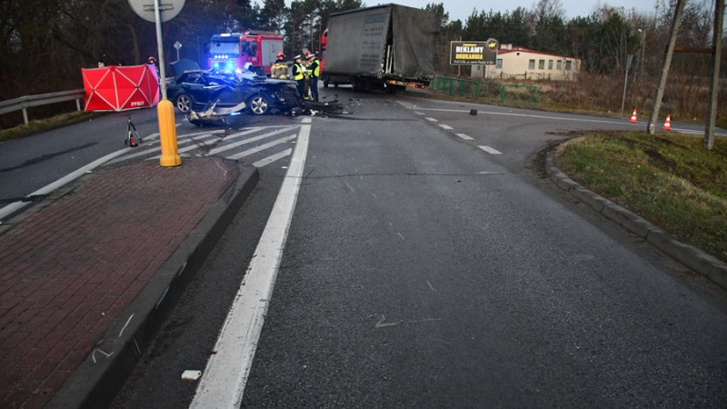 Pułtusk. Tragiczny wypadek na DW 618: Nie żyje 16-letnia pasażerka