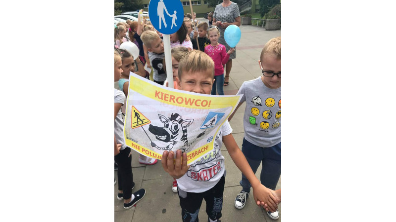 Kierowco, nie polujemy na zebrach! Happening z uczniami pułtuskiej SP 4 [Zdjęcia]