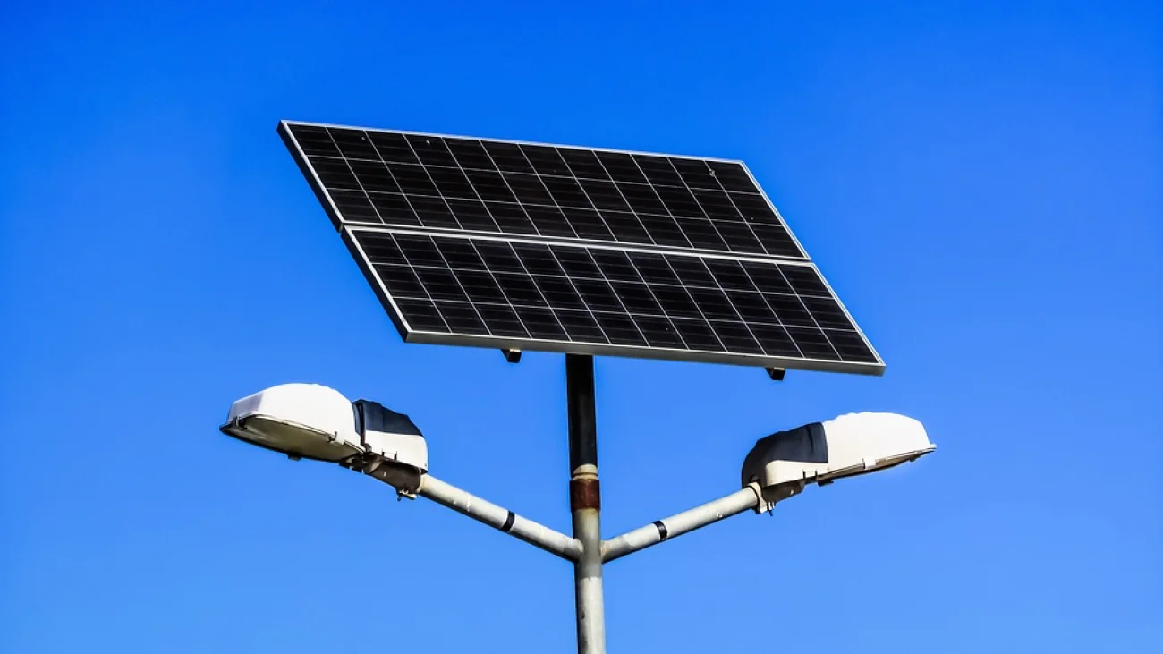 Gmina Pokrzywnica. 9 nowych lamp solarnych dla poprawy komfortu i bezpieczeństwa.
