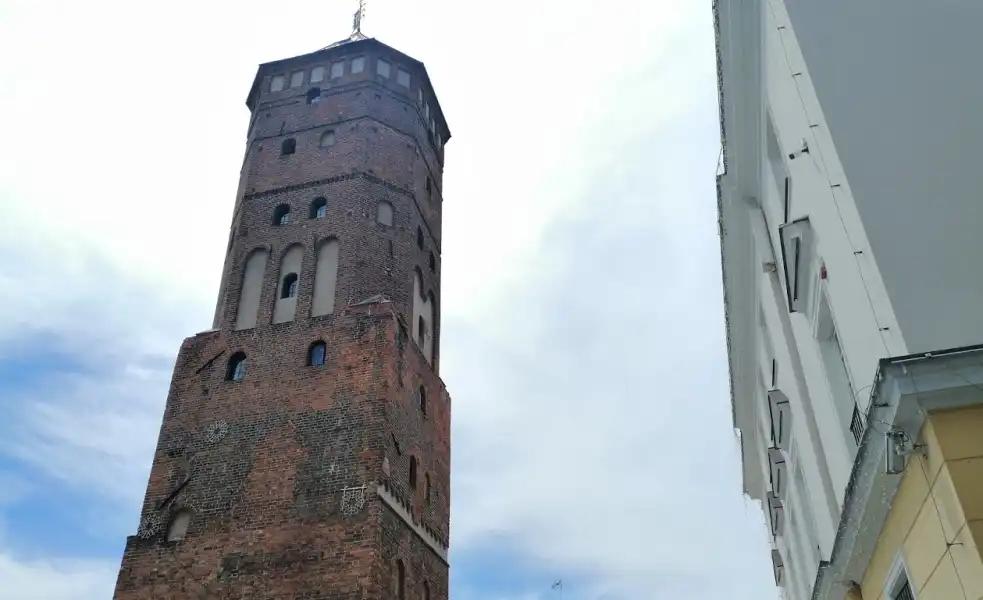 Remont wieży ratuszowej w Pułtusku trwa!