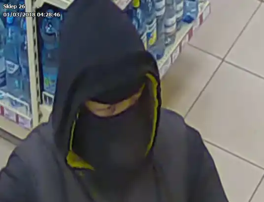 U sąsiadów: Ciechanowscy policjani poszukują sprawcy napadu na stację paliw