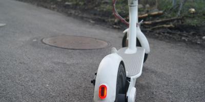 Powiat Pułtuski. Pod wpływem alkoholu jechała na hulajnodze elektrycznej. 