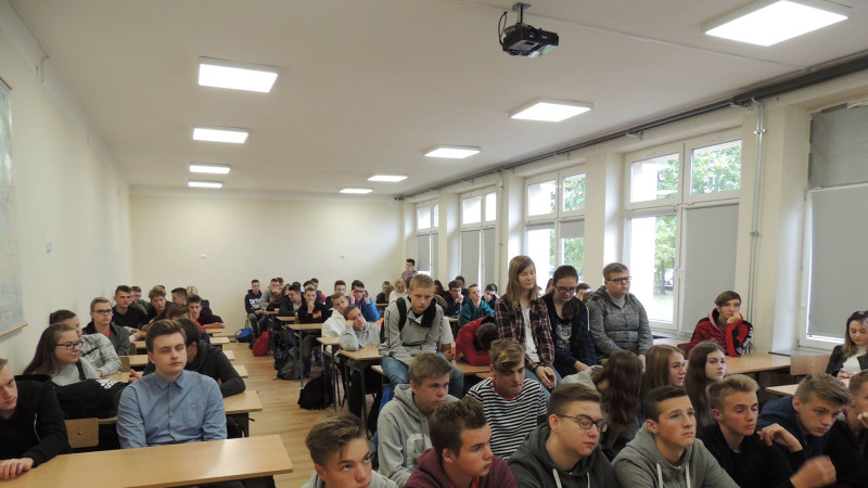 O bezpieczeństwie - spotkanie młodzieży z funkcjonariuszami pułtuskiej Policji