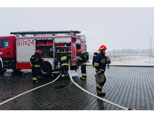 Ćwiczenia strażaków na obiekcie Irmark w Grabówcu