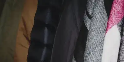 Sposoby na pozbycie się zapachów z kurtki puchowej