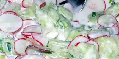 Tradycyjny chłodnik z ogórkiem i rzodkiewką - przepis