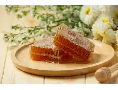 Odmładzająca maseczka na twarz. Tajemnice miodu, jajka i oliwy z oliwek