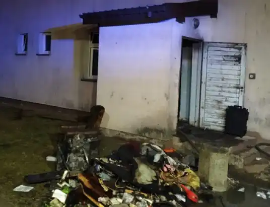 U sąsiadów: Tragiczny pożar w Ciechanowie. Dwie osoby nie żyją