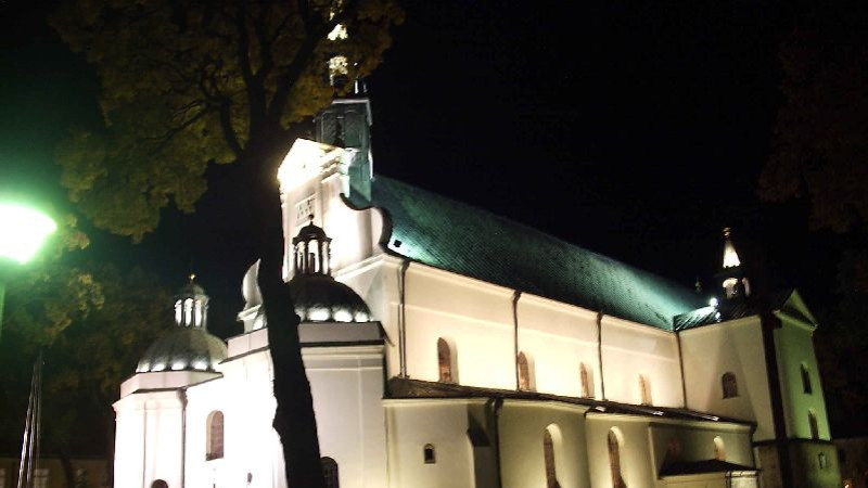 Nowe oświetlenie Bazyliki