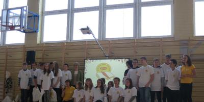 Tablica multimedialna trafiła w ręce gimnazjalistów z Pułtuska