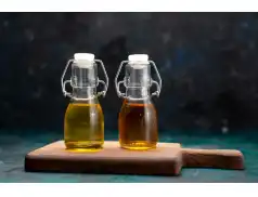 Poznaj moc olejku rycynowego. Właściwości lecznicze i zastosowanie w pielęgnacji.