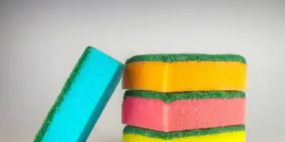 Jesienne sprzątanie domu. Jak utrzymać porządek w sezonie zmian?