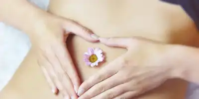 Bogato zastawiony świąteczny stół, a potem dokuczliwe wzdęcia? Te zioła przyniosą ci szybką ulgę 