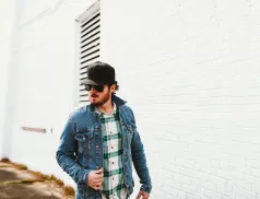 Dlaczego warto posiadać męską kurtkę jeansową?