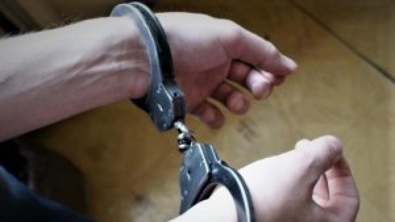 Chciał dostać się do domu z siekierą. 53-latek był poszukiwany listem gończym