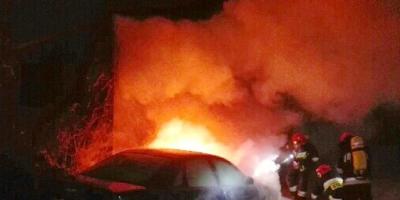 U sąsiadów: Ciechanów. Pożar samochodu i ewakuacja mieszkańców