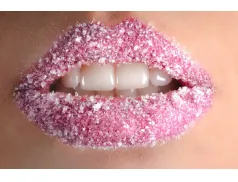 Zoom na usta – który odcień czerwieni pasuje do twojego typu urody i skutecznie cię odmłodzi? 